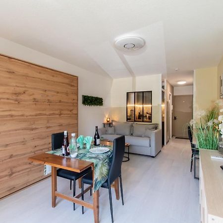Les Flamants Roses - Studio Avec Balcon Apartment Nimes Bagian luar foto