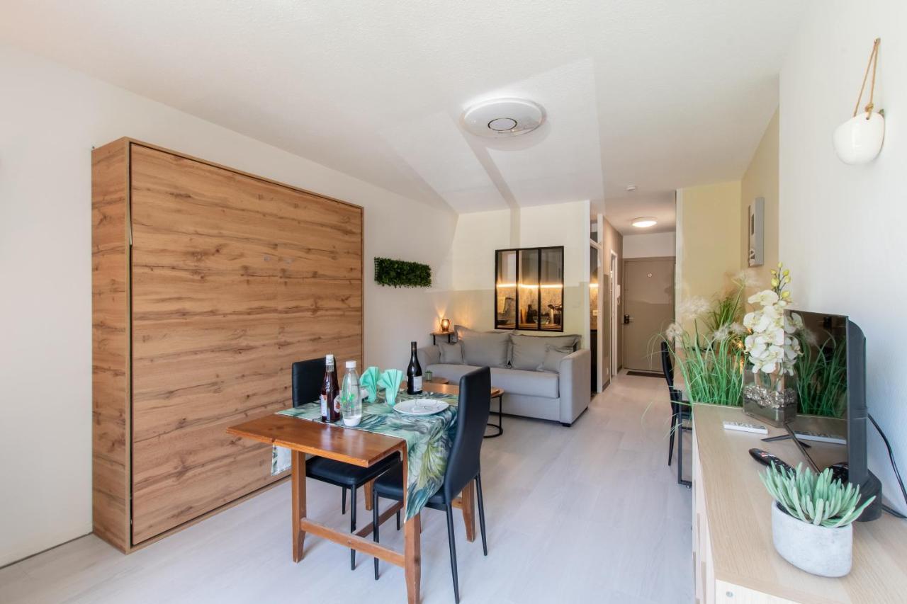 Les Flamants Roses - Studio Avec Balcon Apartment Nimes Bagian luar foto