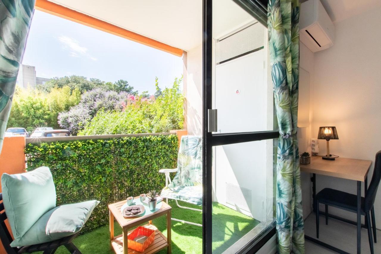 Les Flamants Roses - Studio Avec Balcon Apartment Nimes Bagian luar foto