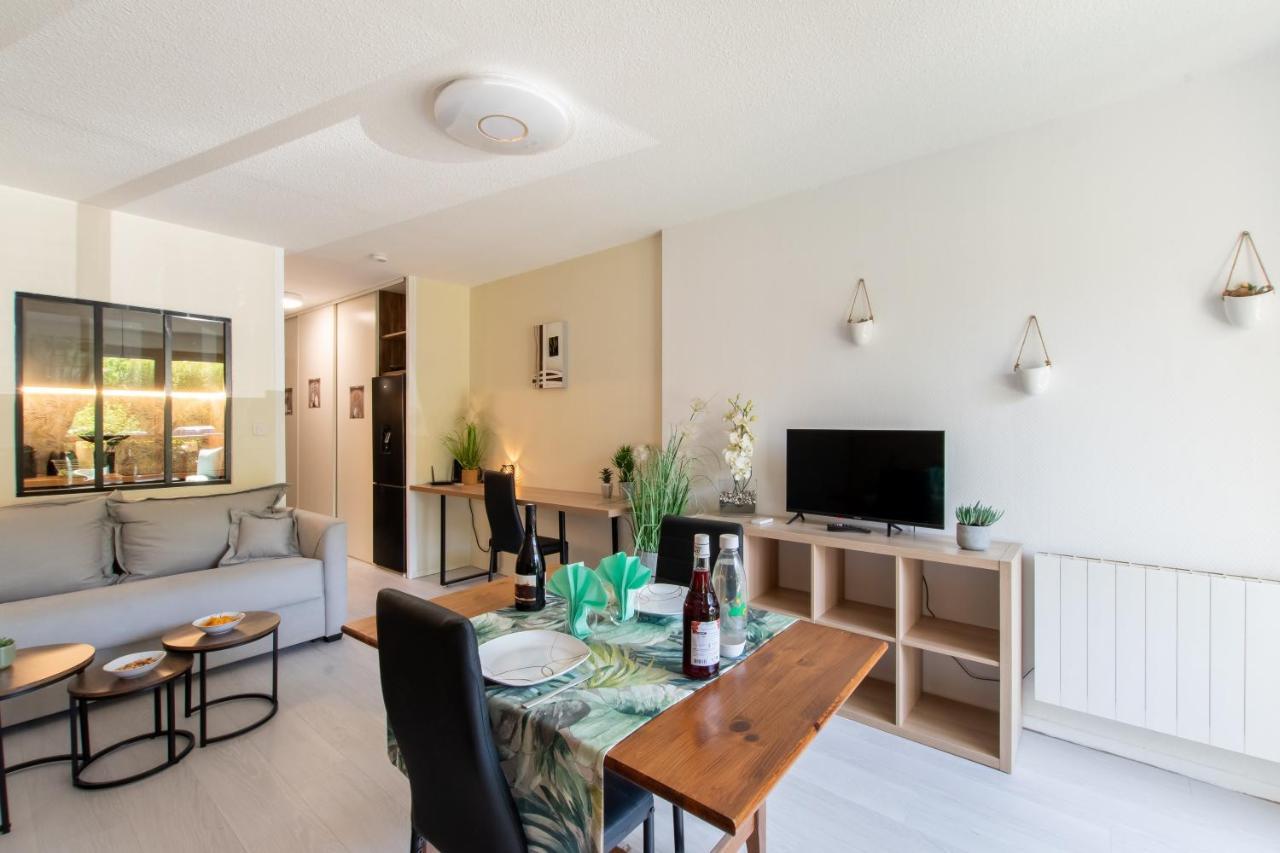 Les Flamants Roses - Studio Avec Balcon Apartment Nimes Bagian luar foto